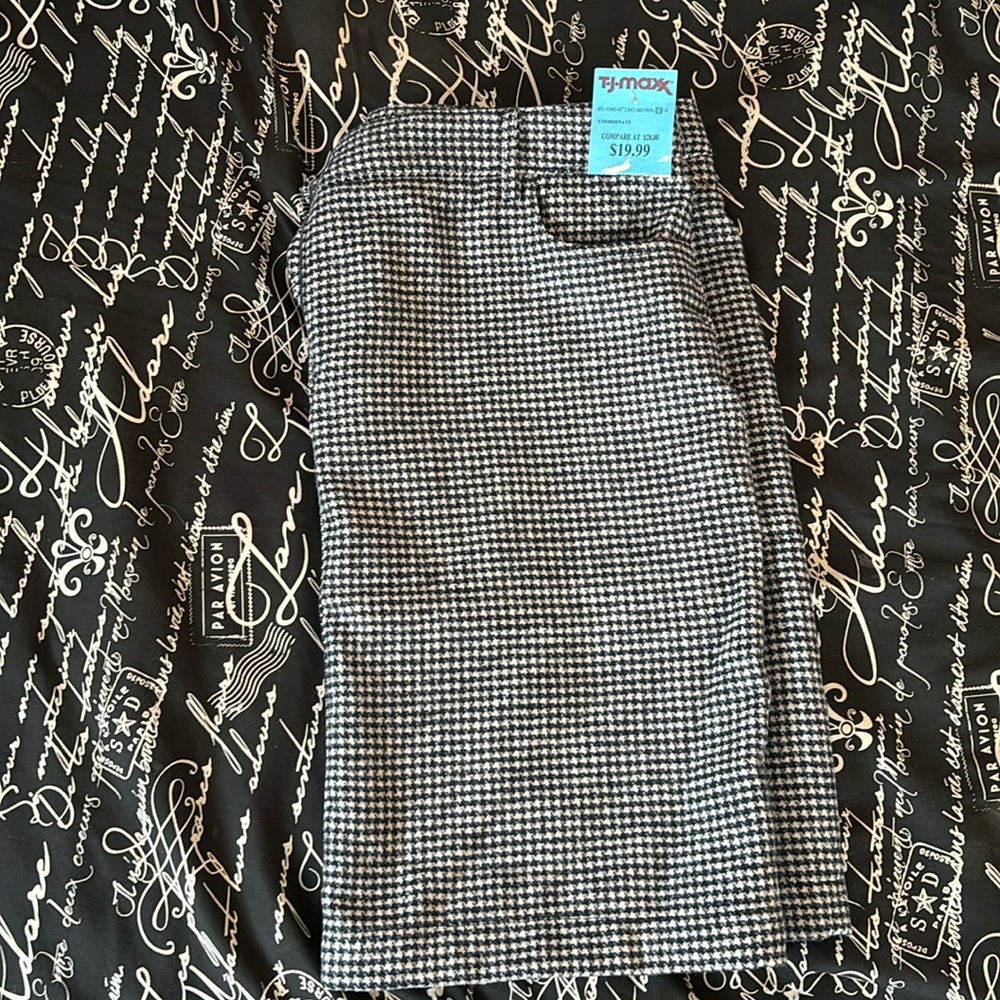 NWT Women’s Black and White Checkered Skirt